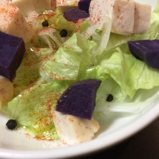 紫じゃが芋と蒸し鶏のサラダ